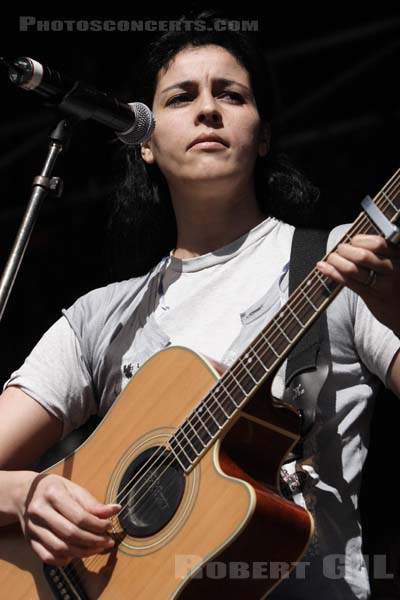 SOUAD MASSI - 2006-04-02 - PARIS - Place de la Republique - 